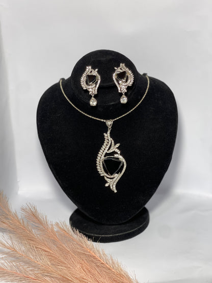 Midnight Elegance – Black Crystal Locket & Earring Set