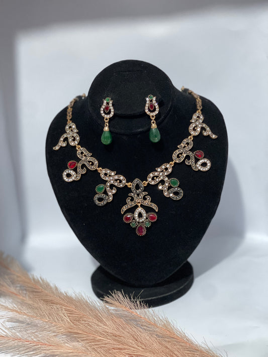 Mughal Opulence – A Heritage-Inspired Jewelry Set