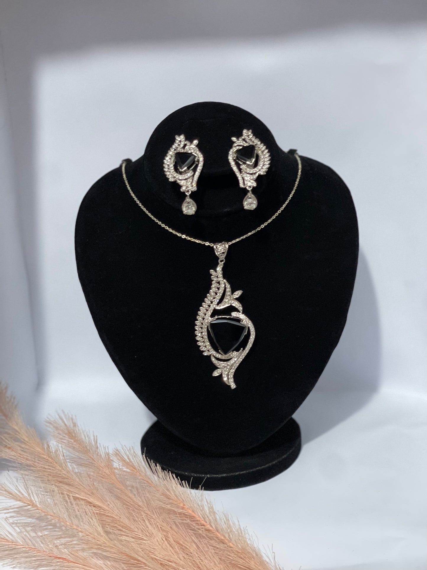 Midnight Elegance – Black Crystal Locket & Earring Set