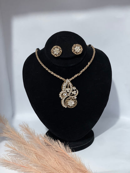 Eternal Golden Grace – A Timeless Jewelry Set of Elegance and Charm