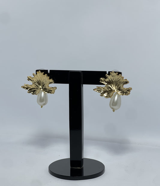 Golden Bloom Pearl Earings