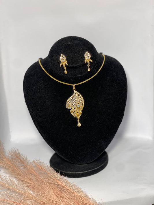 Golden Leaf Elegance – Crystal Pendant & Earring Set